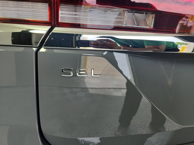 2025 Volkswagen Atlas 2.0T SEL Premium R-Line with Captain's Chairs