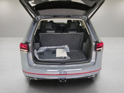 2025 Volkswagen Atlas 2.0T SEL Premium R-Line with Captain's Chairs