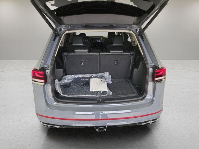 2025 Volkswagen Atlas 2.0T SEL Premium R-Line with Captain's Chairs