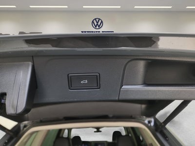 2025 Volkswagen Atlas 2.0T SEL Premium R-Line with Captain's Chairs