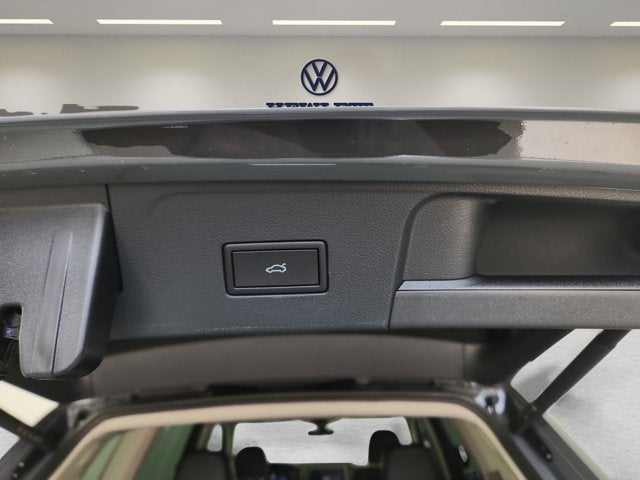 2025 Volkswagen Atlas 2.0T SEL Premium R-Line with Captain's Chairs