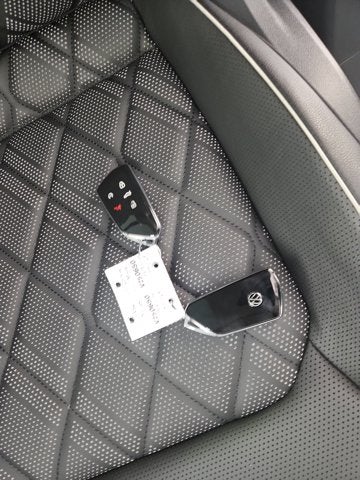 2025 Volkswagen Atlas 2.0T SEL Premium R-Line with Captain's Chairs