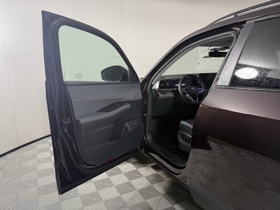 2027 Volkswagen Atlas SE w/Technology with Captain's Chairs