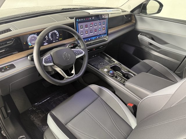 2027 Volkswagen Atlas SE w/Technology with Captain's Chairs