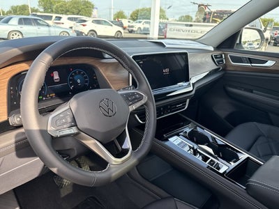 2026 Volkswagen Atlas 2.0T SE w/Technology with Captain's Chairs