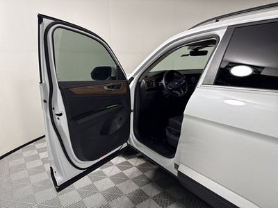 2026 Volkswagen Atlas 2.0T SE w/Technology with Captain's Chairs