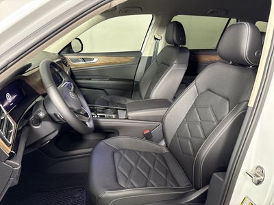 2026 Volkswagen Atlas 2.0T SE w/Technology with Captain's Chairs