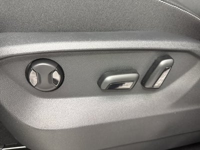 2026 Volkswagen Atlas 2.0T SE w/Technology with Captain's Chairs