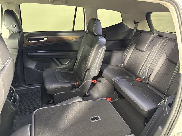 2026 Volkswagen Atlas 2.0T SE w/Technology with Captain's Chairs