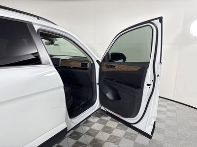 2026 Volkswagen Atlas 2.0T SE w/Technology with Captain's Chairs