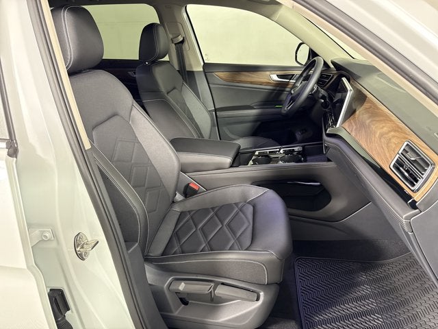 2026 Volkswagen Atlas 2.0T SE w/Technology with Captain's Chairs