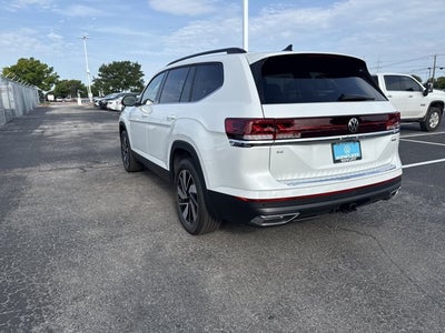 2026 Volkswagen Atlas 2.0T SE w/Technology with Captain's Chairs