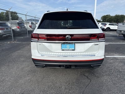 2026 Volkswagen Atlas 2.0T SE w/Technology with Captain's Chairs