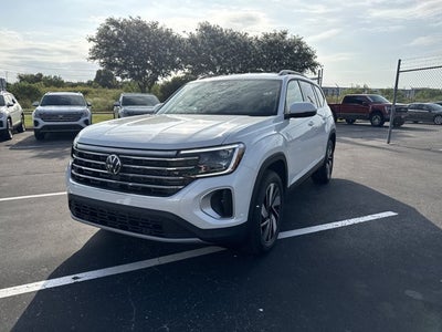 2026 Volkswagen Atlas 2.0T SE w/Technology with Captain's Chairs