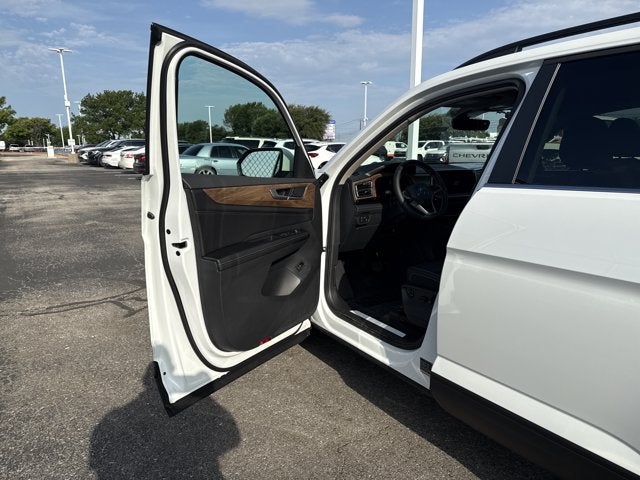 2026 Volkswagen Atlas 2.0T SE w/Technology with Captain's Chairs