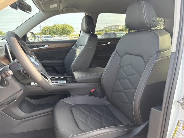 2026 Volkswagen Atlas 2.0T SE w/Technology with Captain's Chairs