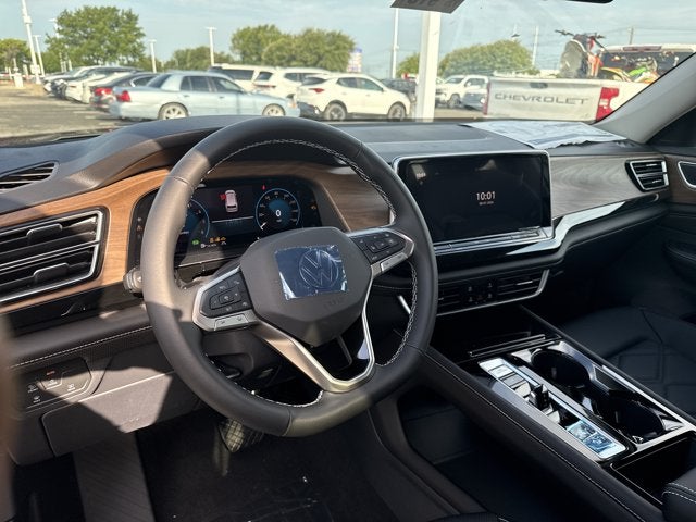 2026 Volkswagen Atlas 2.0T SE w/Technology with Captain's Chairs