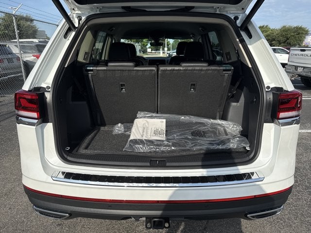 2026 Volkswagen Atlas 2.0T SE w/Technology with Captain's Chairs