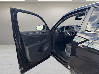 2026 Volkswagen Atlas Cross Sport 2.0T SE w/Technology and Panoramic Sunroof Package