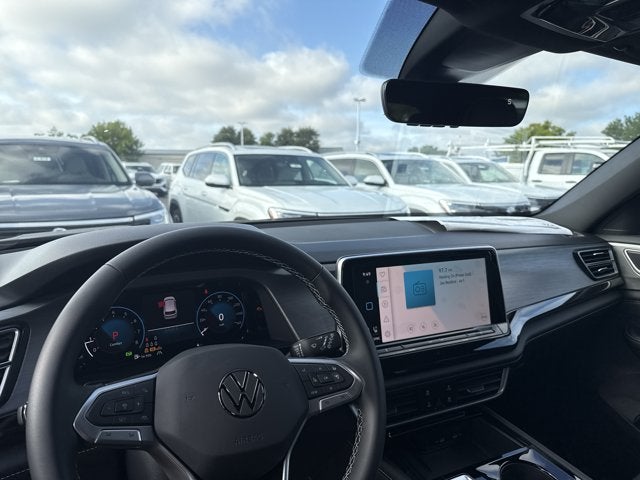 2026 Volkswagen Atlas Cross Sport 2.0T SE w/Technology and Panoramic Sunroof Package
