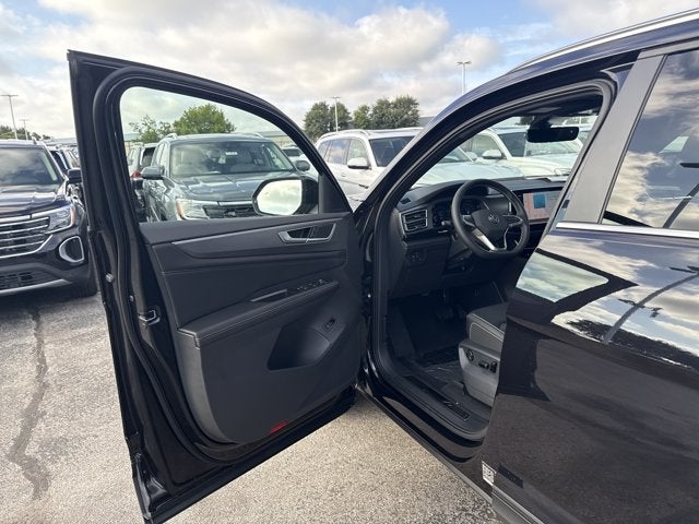 2026 Volkswagen Atlas Cross Sport 2.0T SE w/Technology and Panoramic Sunroof Package