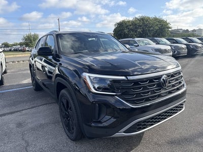 2026 Volkswagen Atlas Cross Sport 2.0T SE w/Technology and Panoramic Sunroof Package
