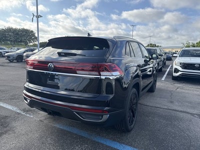 2026 Volkswagen Atlas Cross Sport 2.0T SE w/Technology and Panoramic Sunroof Package