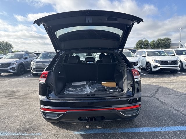 2026 Volkswagen Atlas Cross Sport 2.0T SE w/Technology and Panoramic Sunroof Package
