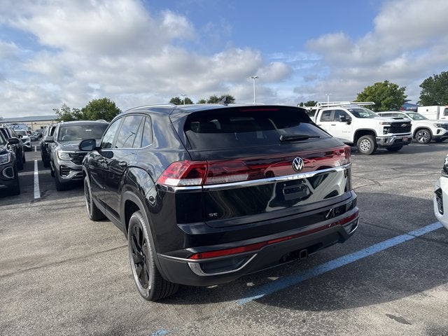 2026 Volkswagen Atlas Cross Sport 2.0T SE w/Technology and Panoramic Sunroof Package
