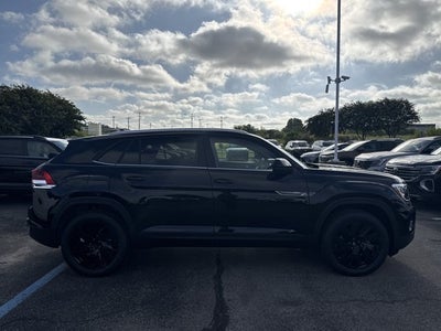 2026 Volkswagen Atlas Cross Sport 2.0T SE w/Technology and Panoramic Sunroof Package