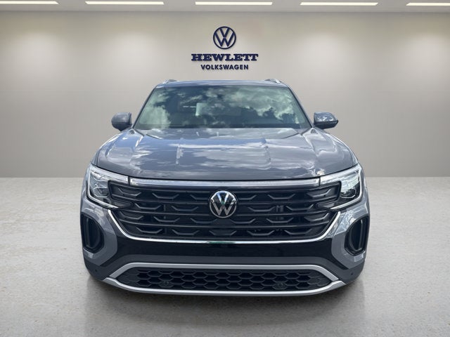 2026 Volkswagen Atlas Cross Sport 2.0T SE w/Technology and Panoramic Sunroof Package
