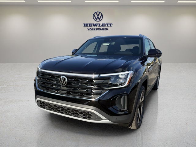 2026 Volkswagen Atlas Cross Sport 2.0T SE w/Technology and Panoramic Sunroof Package