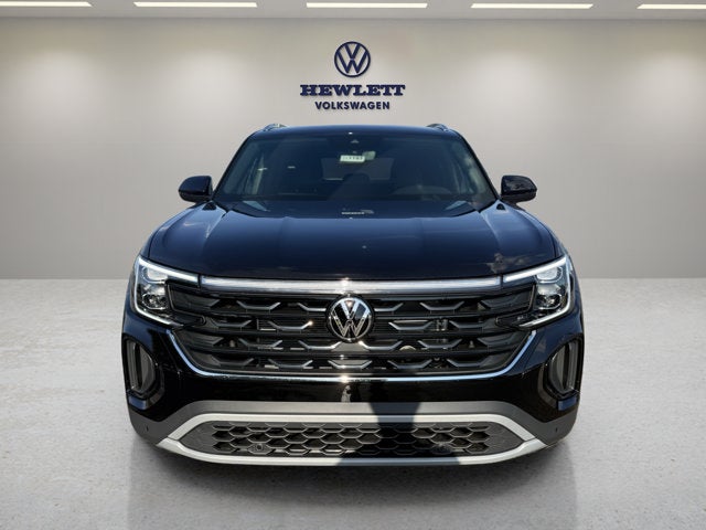 2026 Volkswagen Atlas Cross Sport 2.0T SE w/Technology and Panoramic Sunroof Package