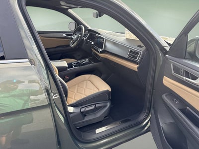 2026 Volkswagen Atlas Cross Sport 2.0T SE w/Technology and Panoramic Sunroof Package