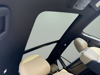 2026 Volkswagen Atlas Cross Sport 2.0T SE w/Technology and Panoramic Sunroof Package