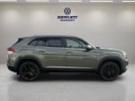2026 Volkswagen Atlas Cross Sport 2.0T SE w/Technology and Panoramic Sunroof Package