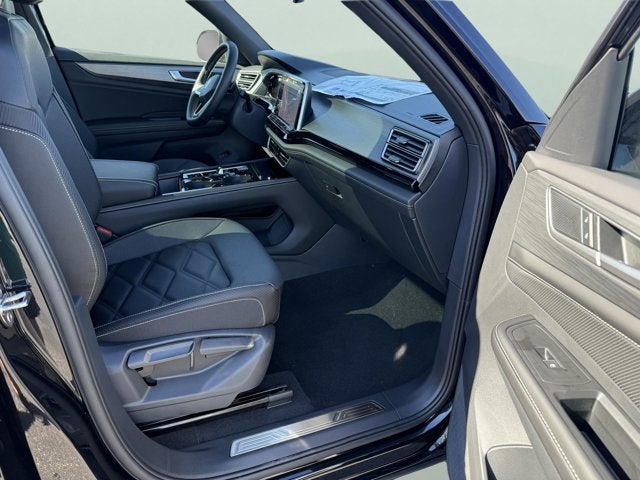 2026 Volkswagen Atlas Cross Sport 2.0T SE w/Technology and Panoramic Sunroof Package