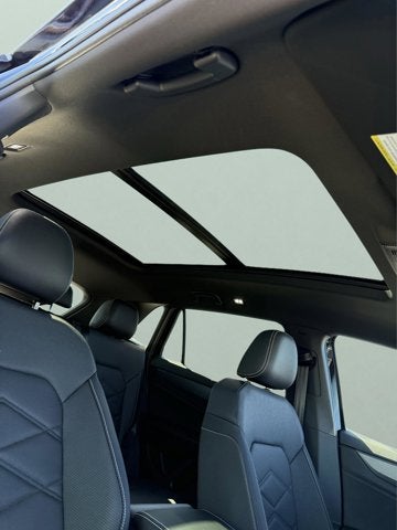 2026 Volkswagen Atlas Cross Sport 2.0T SE w/Technology and Panoramic Sunroof Package