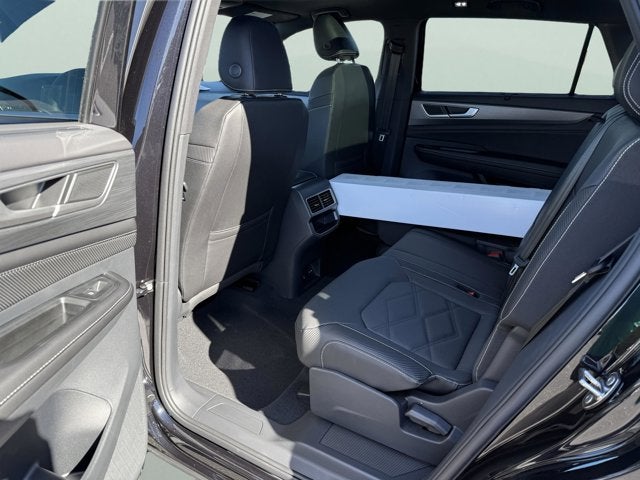 2026 Volkswagen Atlas Cross Sport 2.0T SE w/Technology and Panoramic Sunroof Package