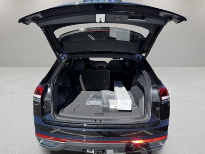 2026 Volkswagen Atlas Cross Sport 2.0T SE w/Technology and Panoramic Sunroof Package