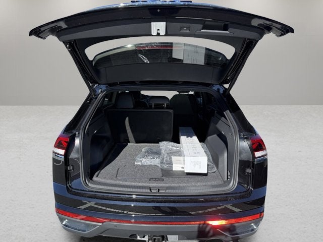 2026 Volkswagen Atlas Cross Sport 2.0T SE w/Technology and Panoramic Sunroof Package