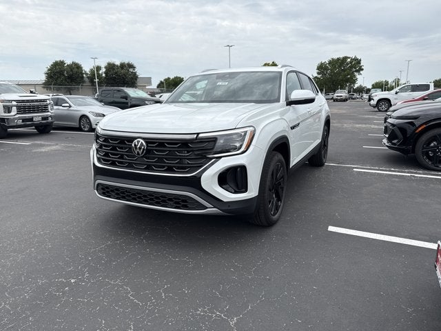 2026 Volkswagen Atlas Cross Sport 2.0T SE w/Technology and Panoramic Sunroof Package