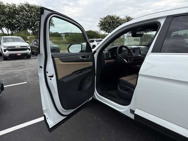 2026 Volkswagen Atlas Cross Sport 2.0T SE w/Technology and Panoramic Sunroof Package