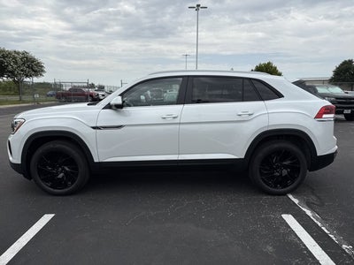 2026 Volkswagen Atlas Cross Sport 2.0T SE w/Technology and Panoramic Sunroof Package