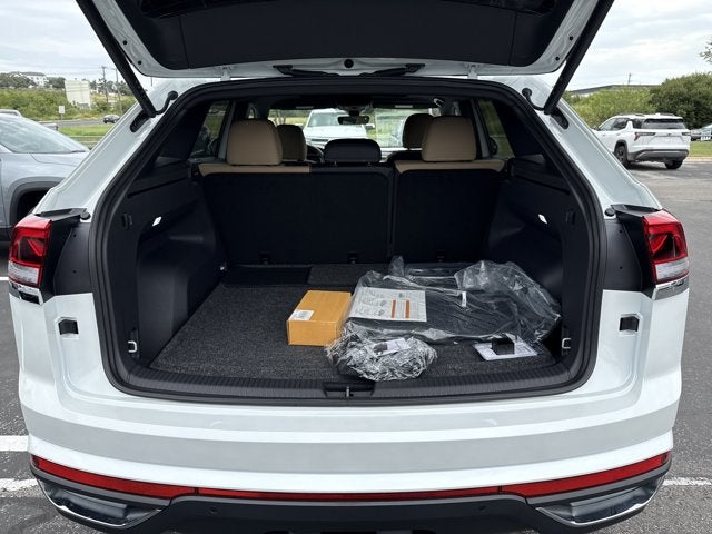 2026 Volkswagen Atlas Cross Sport 2.0T SE w/Technology and Panoramic Sunroof Package
