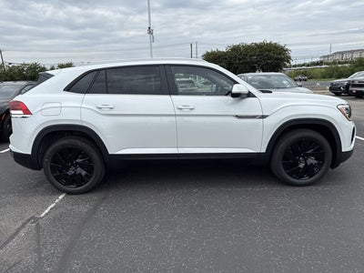 2026 Volkswagen Atlas Cross Sport 2.0T SE w/Technology and Panoramic Sunroof Package