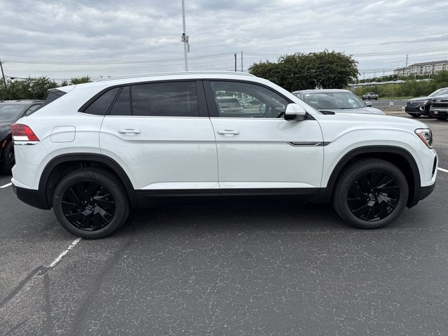 2026 Volkswagen Atlas Cross Sport 2.0T SE w/Technology and Panoramic Sunroof Package