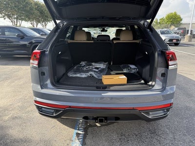 2026 Volkswagen Atlas Cross Sport 2.0T SE w/Technology and Panoramic Sunroof Package