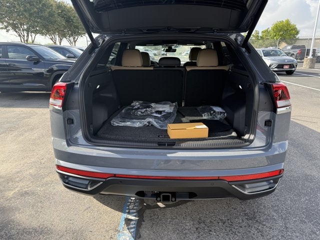 2026 Volkswagen Atlas Cross Sport 2.0T SE w/Technology and Panoramic Sunroof Package