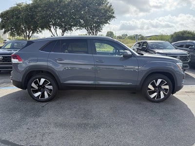 2026 Volkswagen Atlas Cross Sport 2.0T SE w/Technology and Panoramic Sunroof Package